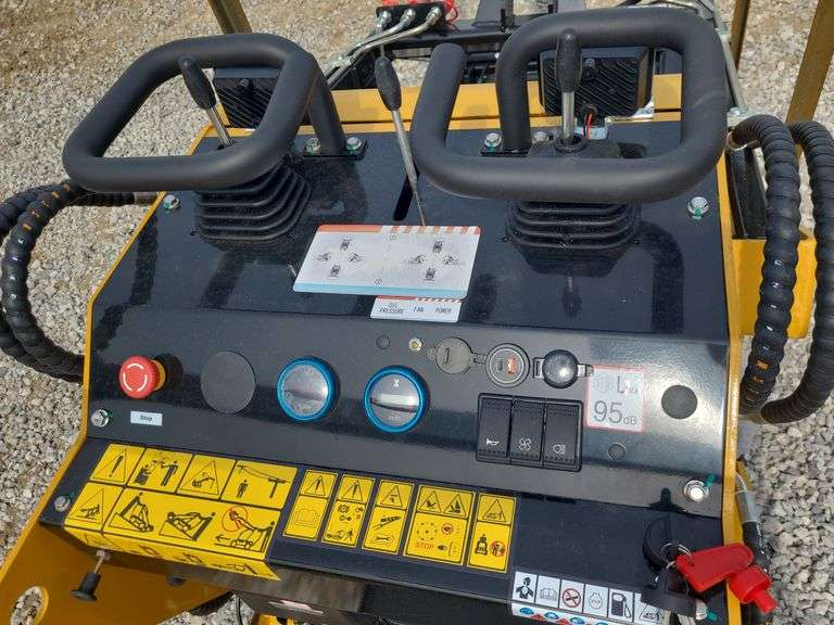 AGT COMPACT TRACK LOADER