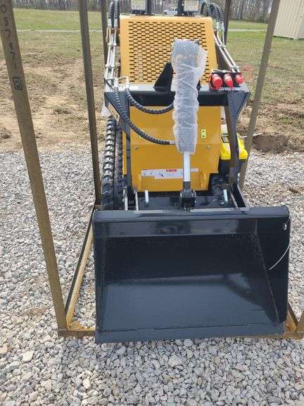 AGT COMPACT TRACK LOADER