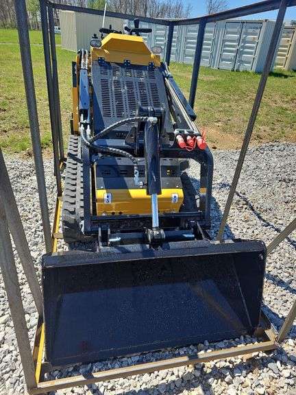 CFG SKID STEER LOADER
