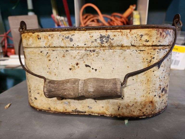 Vintage Galvanized Oval Fishing Bait Minnow Bucket