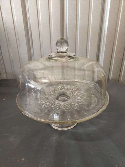 Clear glass cake plate with lid