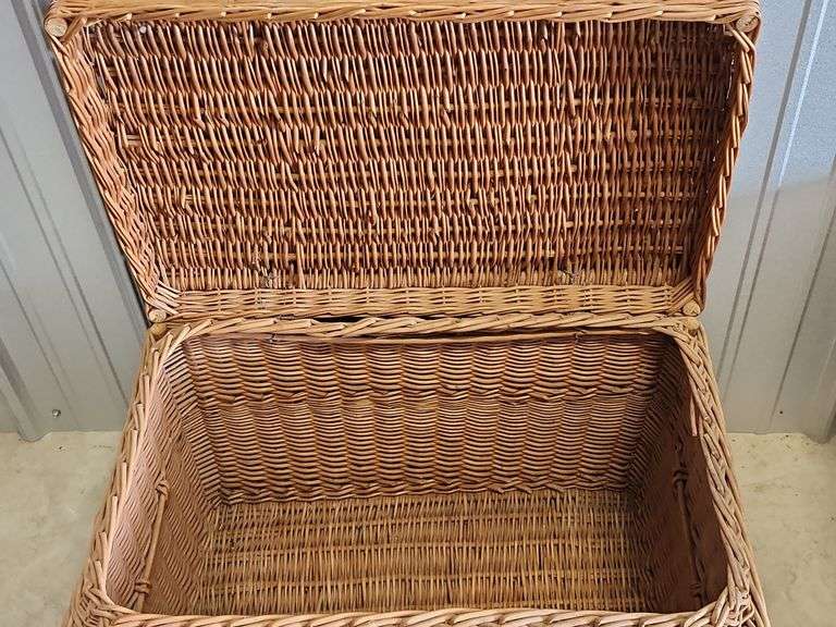 Woven wicker storage chest