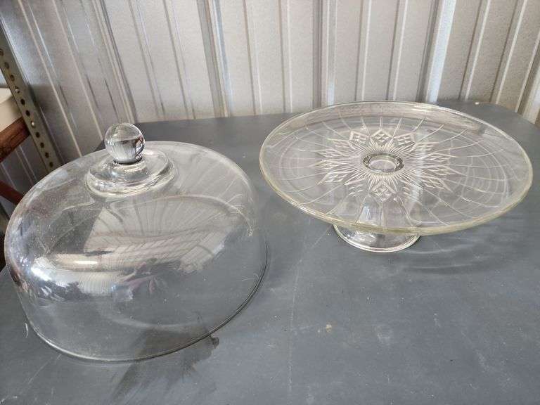 Clear glass cake plate with lid