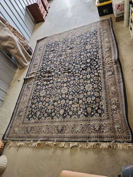 LARGE BLUE & FLORAL RUG