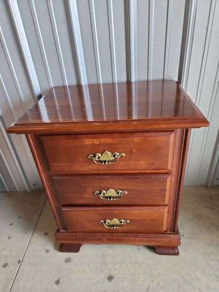 3 drawer night stand