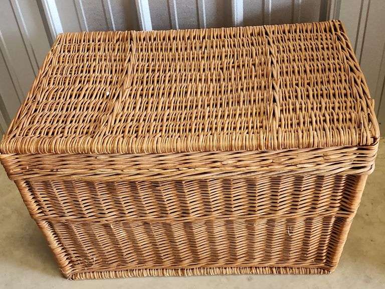 Woven wicker storage chest
