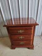 3 drawer night stand