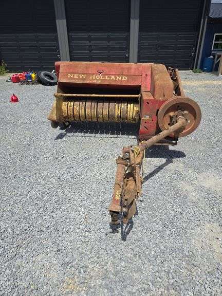 NEW HOLLAND SQUARE BALER
