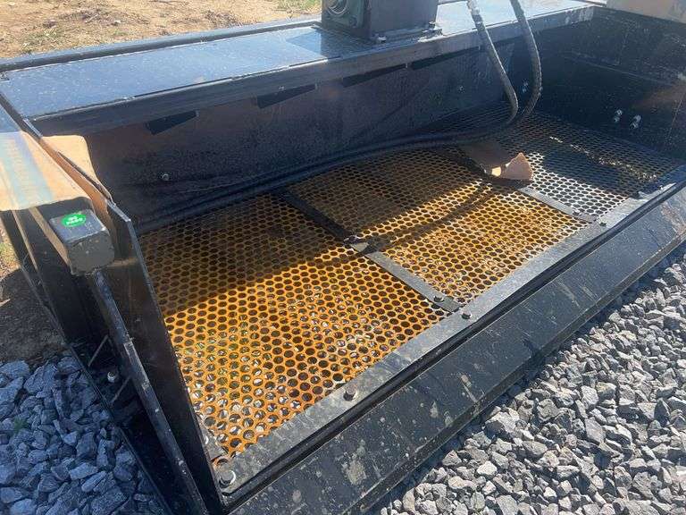 FUTURE SKID STEER VIBRATING BUCKET
