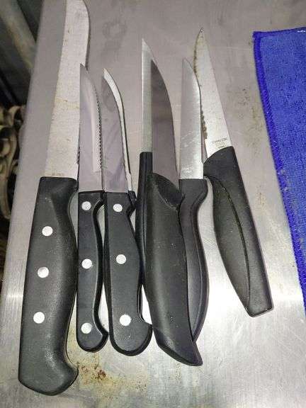 Various silverware and knives