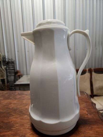 Coffee carafe and coffee mug set