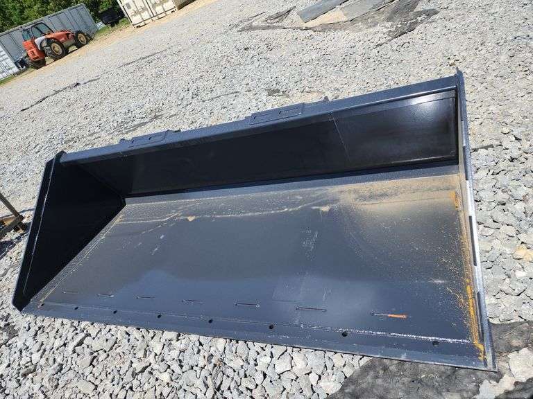 WOLVERINE SKID STEER 84" SMOOTH BUCKET ATTACHMENT