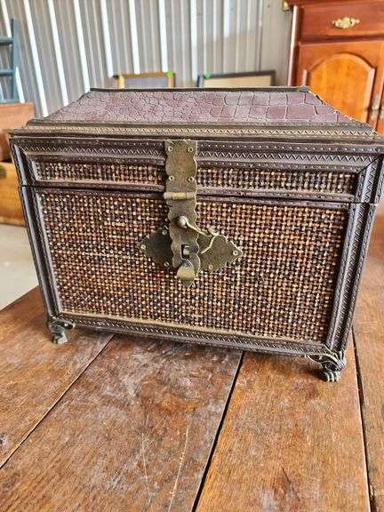 Vintage Ornate Rattan Small Trunk/Box