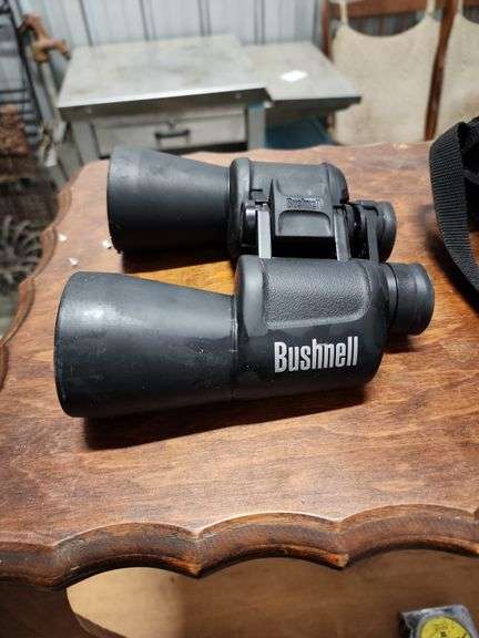 Bushnell binoculars with carrying case