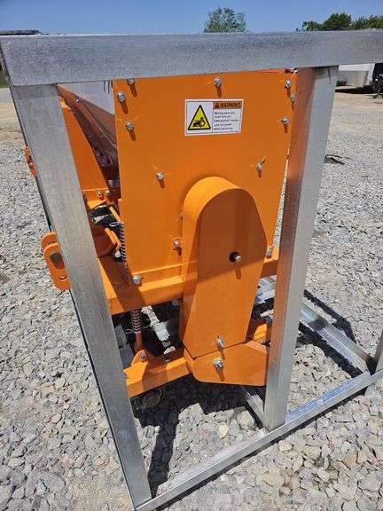 LANDHONOR NO-TILL SEED DRILL