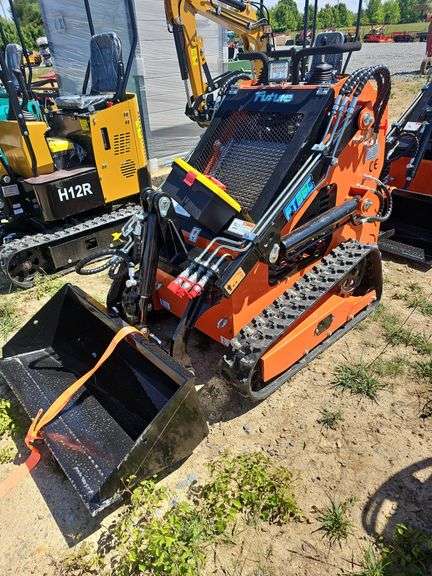 FUTURE FT36C SKID STEER LOADER
