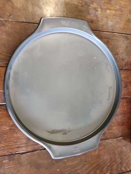 Wilton pizza pan and crystal cake platter