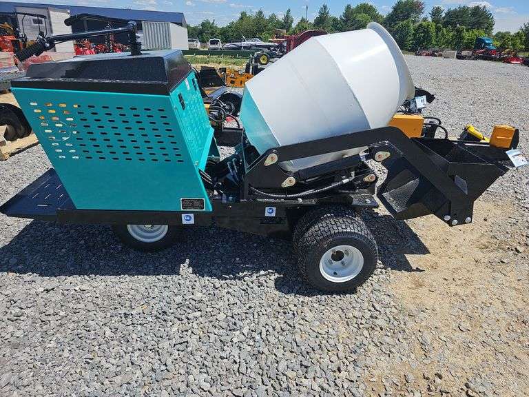 FUTURE STAND ON MINI CONCRETE BUGGY MIXER