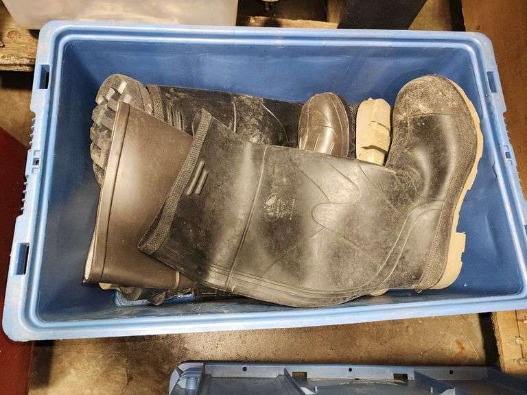 Industrial rubber boots
