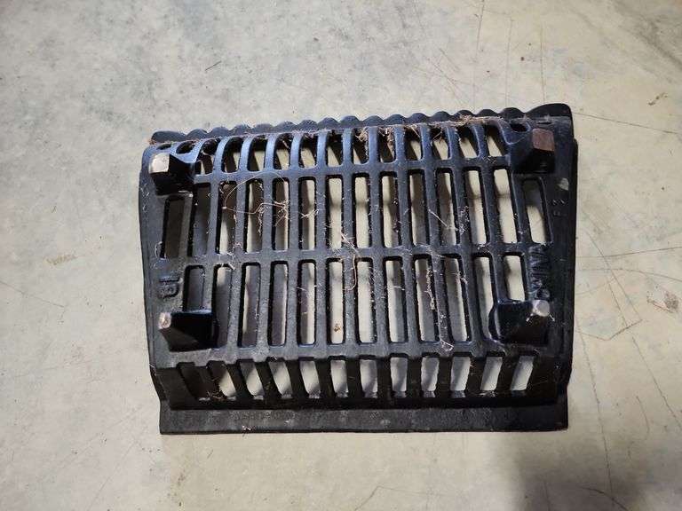 Cast iron grate for fireplace