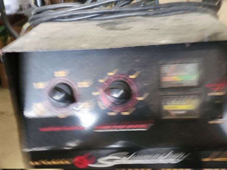 SCHUMACHER BATTERY CHARGER