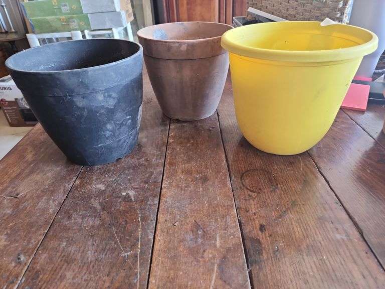 Plastic & Terracotta Planters