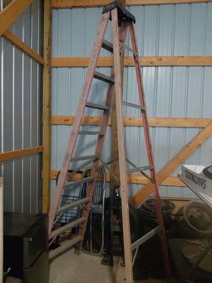 Werner fiber glass step ladder