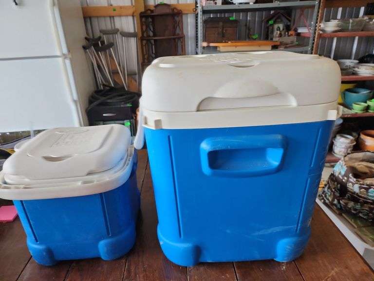 IGLOO COOLERS