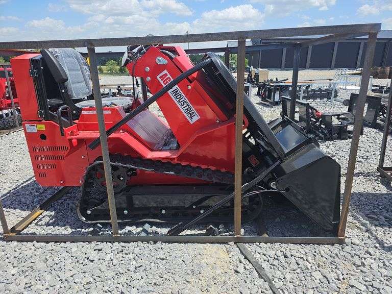 AGT INDUSTRIAL COMPACT TRACK LOADER