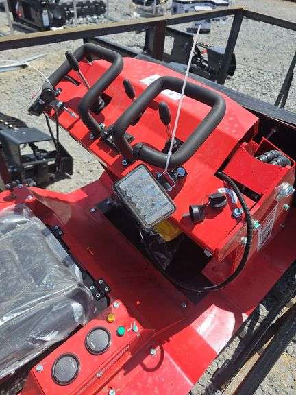 AGT INDUSTRIAL COMPACT TRACK LOADER