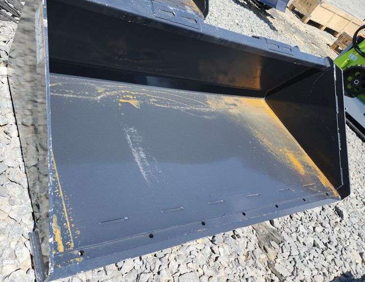 WOLVERINE SKID STEER 72" SMOOTH BUCKET ATTACHMENT
