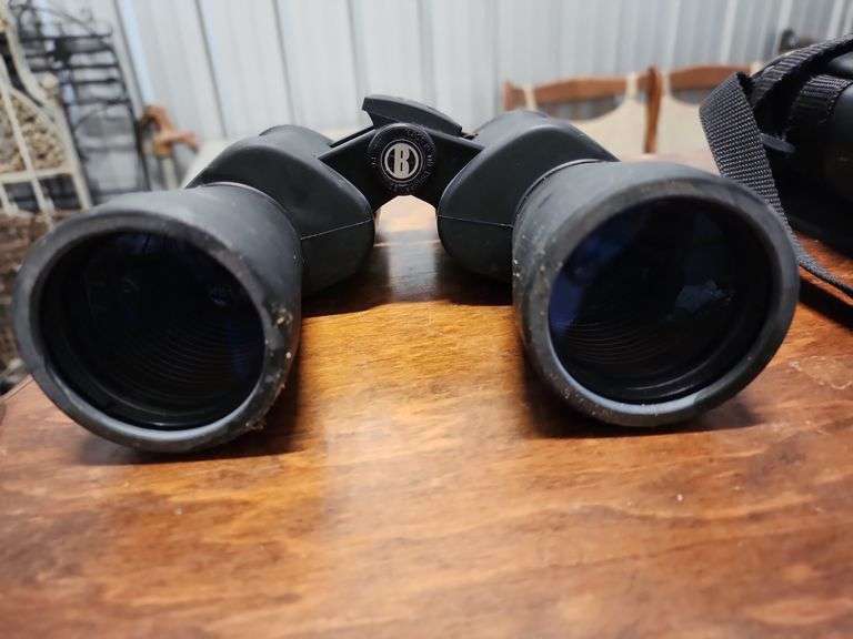 Bushnell binoculars with carrying case