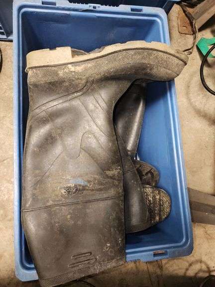 Industrial rubber boots