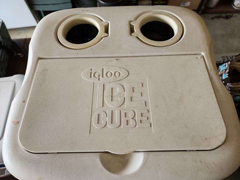 IGLOO COOLERS