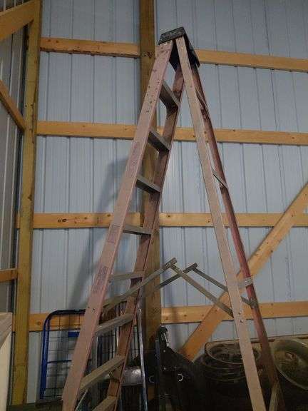 Werner fiber glass step ladder