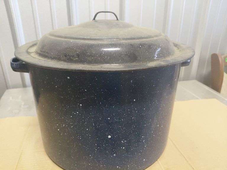 Enamel 12 qt stock pan with lid