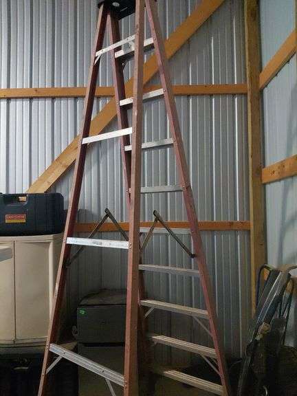 Werner fiber glass step ladder