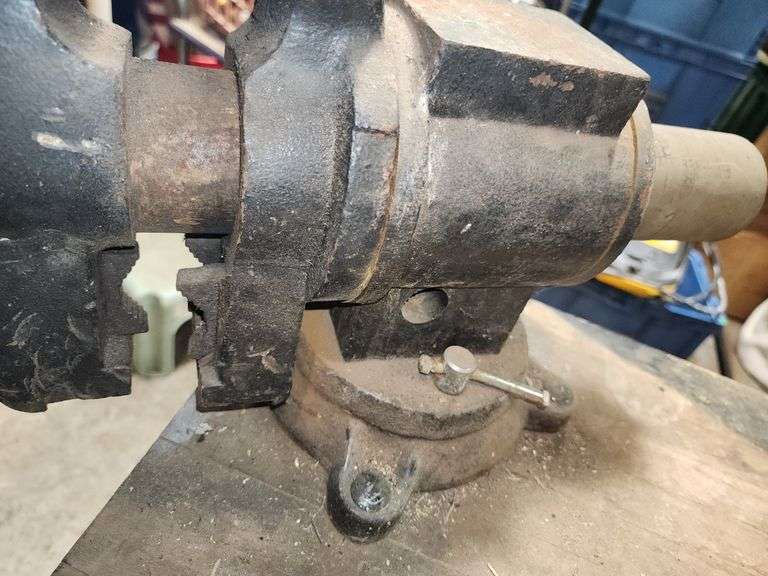 Alltrade 5-inch professional bench vise