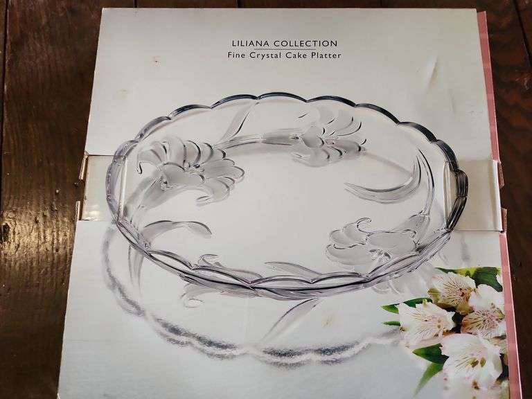 Wilton pizza pan and crystal cake platter