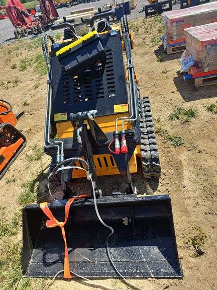 FUTURE 360T SKID STEER LOADER