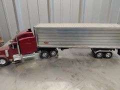 Peterbilt 379 sleeper cab model truck