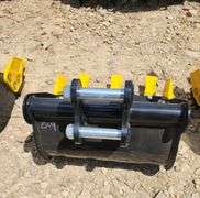 MINI EXCAVATOR DIGGING BUCKET