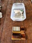 QUILT PIECES,THREAD AND COMB SET