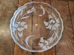 Wilton pizza pan and crystal cake platter