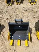 MINI EXCAVATOR DIGGING BUCKET