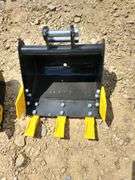 MINI EXCAVATOR DIGGING BUCKET