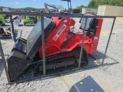 AGT INDUSTRIAL COMPACT TRACK LOADER