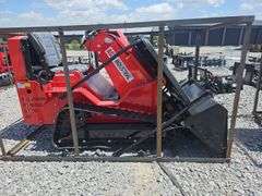AGT INDUSTRIAL COMPACT TRACK LOADER