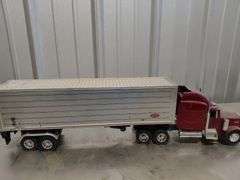 Peterbilt 379 sleeper cab model truck
