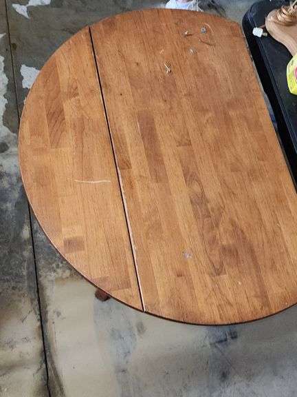 Vintage Round Oak Pedastal Table with Collapsing Leafs